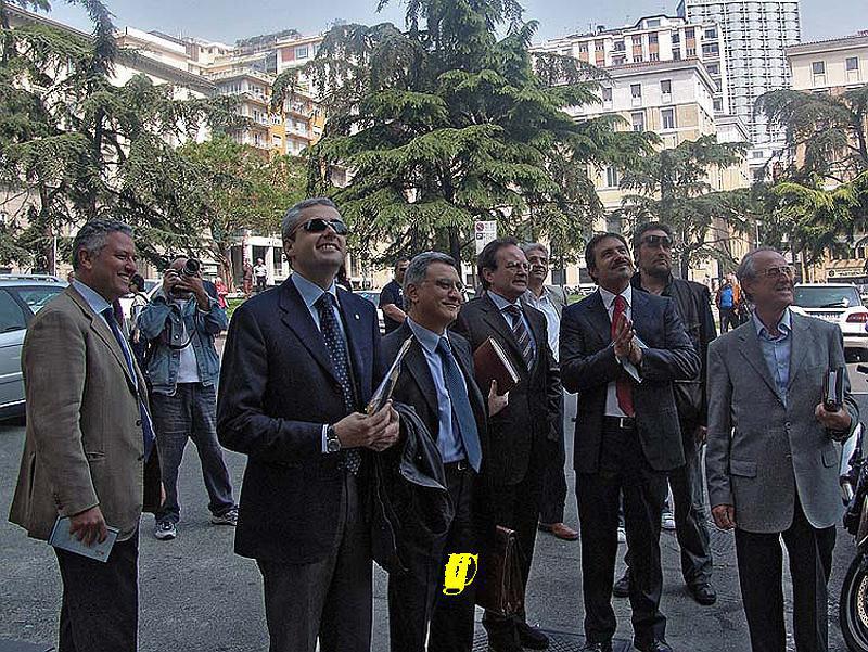 Omaggio floreale al Maestro Ruggiero Leoncavallo - Napoli 23 Aprile 2007_050.JPG